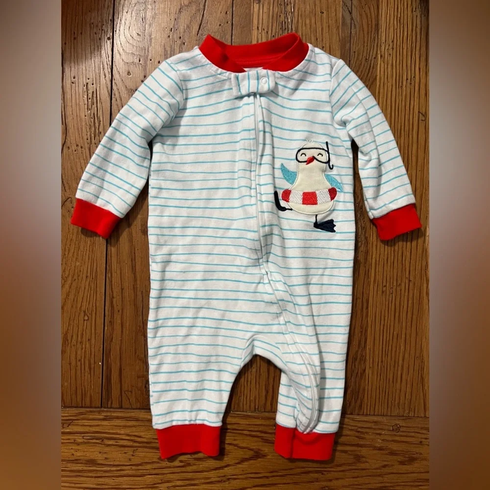 EC- 2 FOR 1 Baby Pajamas! 1 Footie & 1 Bodysuit! Size 6 Months.